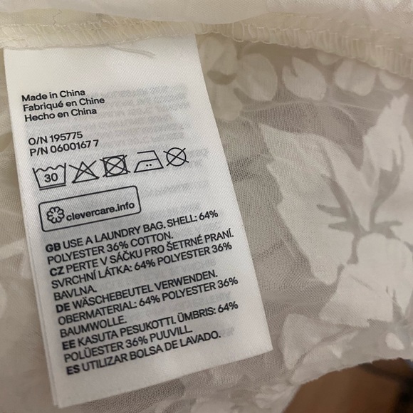 Floral pattern blouse - Picture 2 of 7